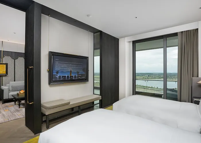 Hoiana Hotel & Suites